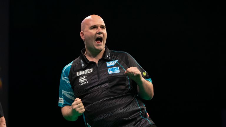 UNIBET PREMIER LEAGUE DARTS 2019.FLYDSA ARENA ,.SHEFFIELD.PIC LAWRENCE LUSTIG.ROB CROSS V MENSUR SULJOVIC.ROB CROSS IN ACTION