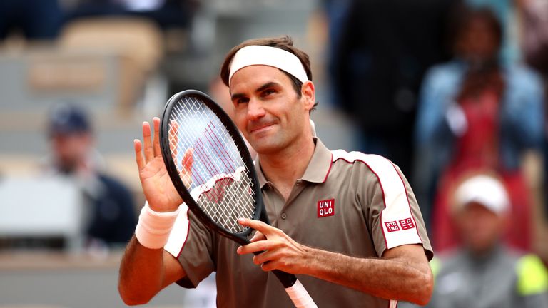 Roger Federer returned to the French Open with a comfortable straight sets win, much to the delight of the Paris crowd
