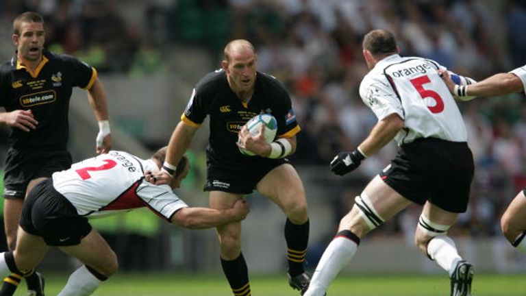 Wasps captain Lawrence Dallaglio carries the ball during Wasps' win over Toulouse at Twickenham 