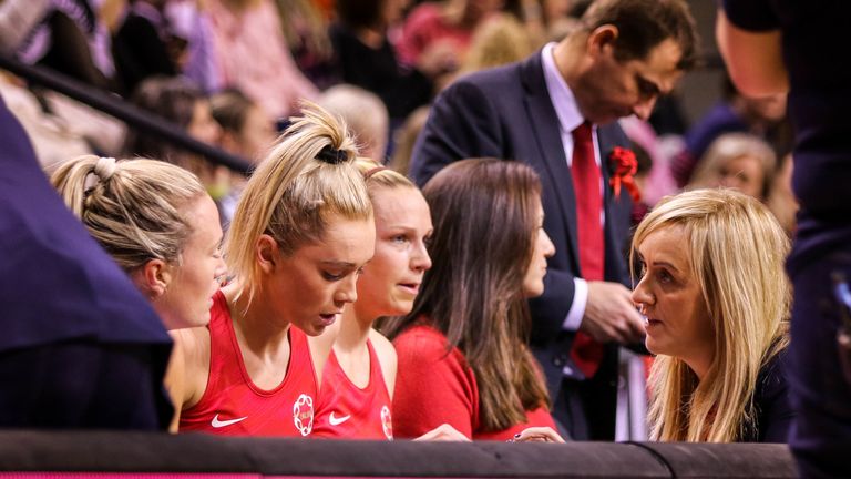 Head coach Tracey Neville speaks to her players mid-match (Credit: Eliza Morgan)