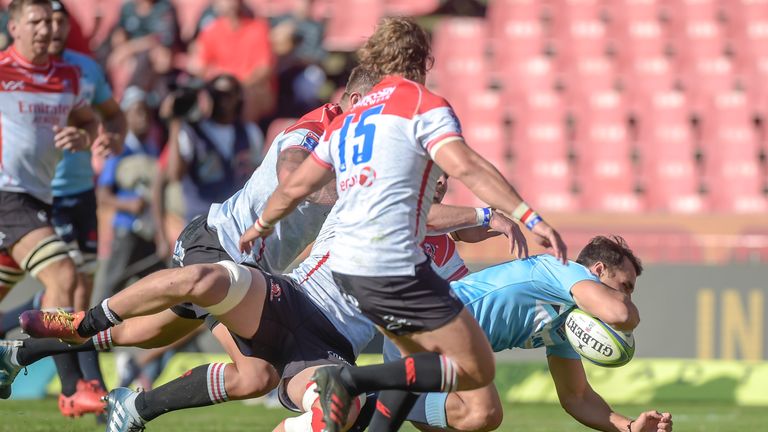 The NSW Waratah's Nick Phipps (R) scores a try during the Super XV Rugby Union match between Emirates Lions and NSW Waratahs at Emirates Airline Park, in Johannesburg, on 11 May, 2019. (Photo by Christiaan Kotze / AFP) (Photo credit should read CHRISTIAAN KOTZE/AFP/Getty Images)