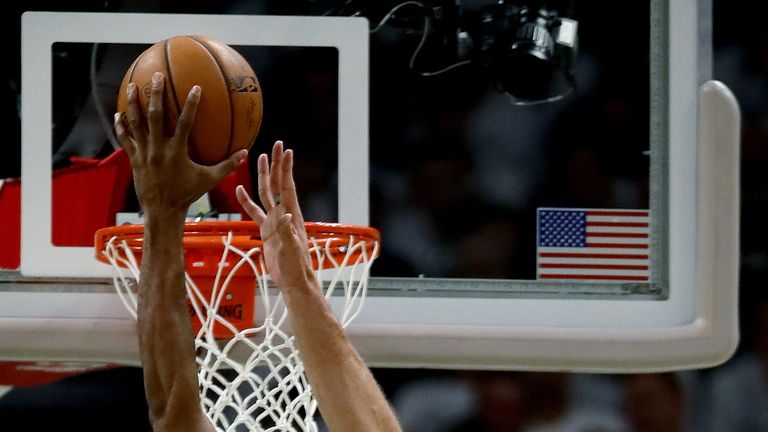 Brook Lopez rejects Kawhi Leonard at the rim