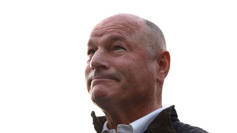 Trainer Richard Mandella confirms the defection of Omaha Beach