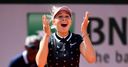 Teenager Anisimova shocks