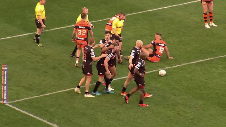 Highlights as Salford Red Devils moved above Castleford Tigers with a 26-16 win at the AJ Bell Stadium