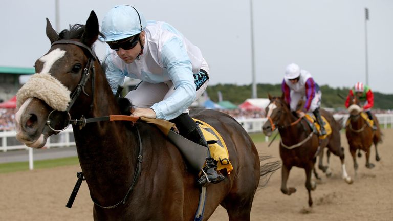 Carnwennan, ridden by Stevie Donohoe, wins the Betfair Exchange Northumberland Vase 