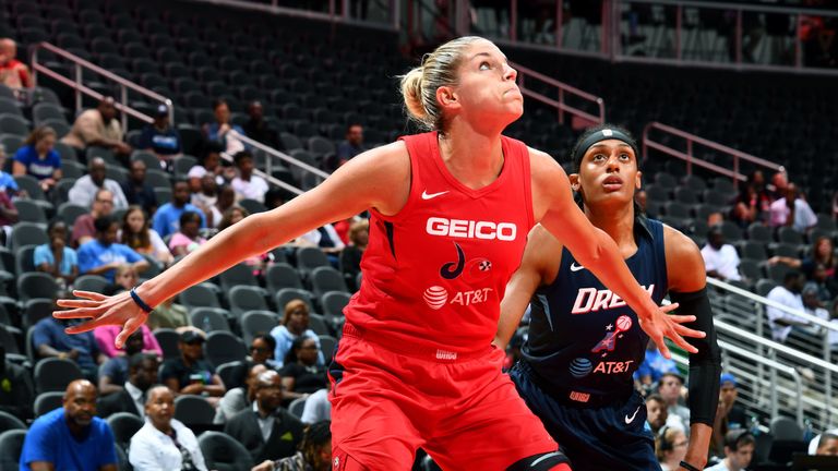 Elena Delle Donne boxes out against the Atlanta Dream