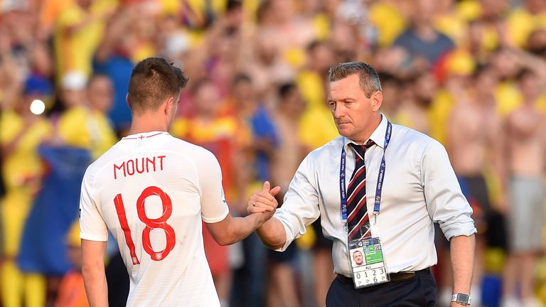 Mason Mount and England U21 head coach Aidy Boothroyd react after a 4-2 defeat against Romania 