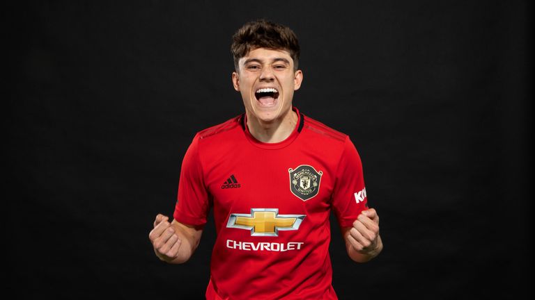 Manchester United unveil new signing Daniel James