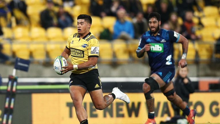 Danny Toala breaks away from Akira Ioane on Saturday