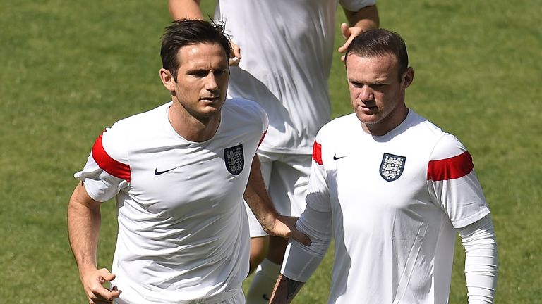 England's midfielder Frank Lampard (L) and forward Wayne Rooney warm up ahead of the Group D football match between Costa Rica and England at The Mineirao Stadium in Belo Horizonte on June 24, 2014,during the 2014 FIFA World Cup . AFP PHOTO / ODD ANDERSEN