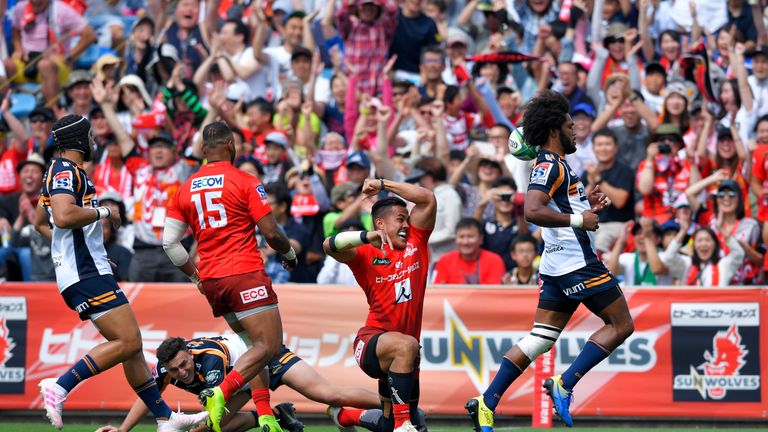 TOKYO, JAPAN - JUNE 01: Hosea Saumaki (2nd R) of the Sunwolves celebrates scoring his side's first rtry during the Super Rugby match between Sunwolves and Brumbies at the Prince Chichibu Memorial Ground on June 1, 2019 in Tokyo. (Photo by Koki Nagahama/Getty Images for Sunwolves)