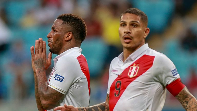 Jefferson Farfan and Paolo Guerrero left stunned after Peru have a second goal ruled out