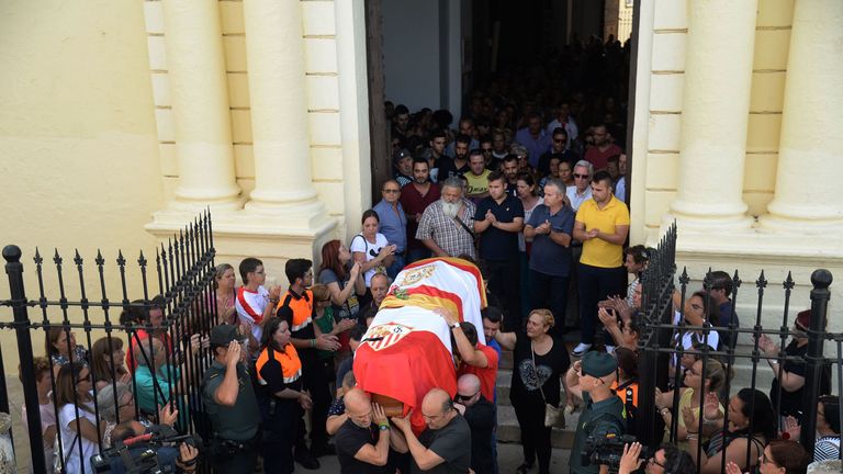 Applause and cheers as Reyes' coffin arrives at the Sevilla football stadium