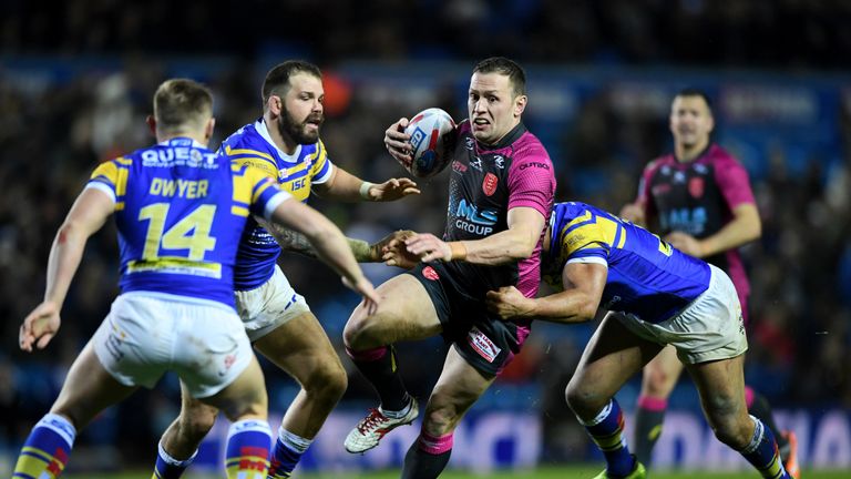 Lunt rejoins former side Leeds Rhinos from Hull KR