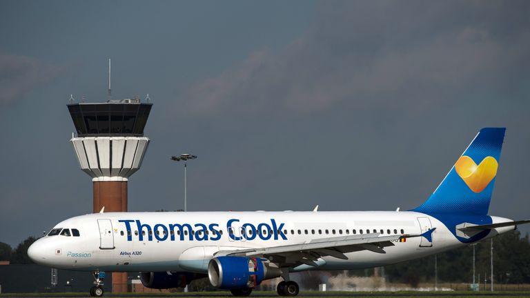 La empresa de viajes británica Thomas Cook colapsó  el lunes por la mañana