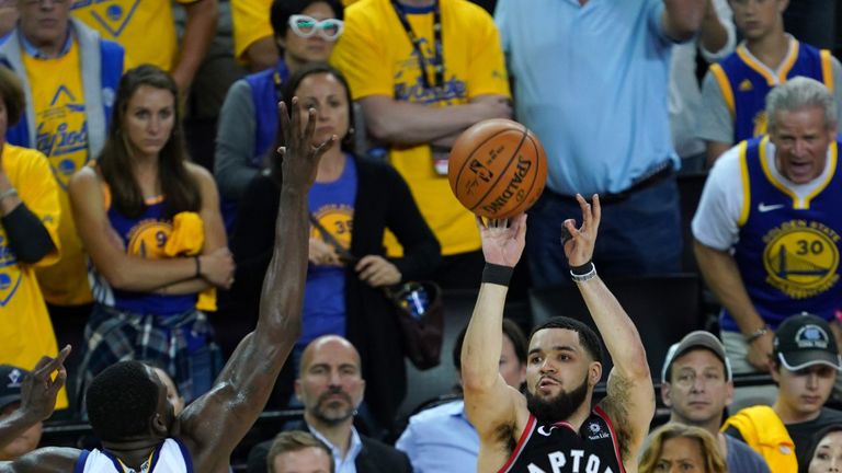 Fred VanVleet threw a rainbow late in the Raptors&#39; Game 3 win over the Warriors.