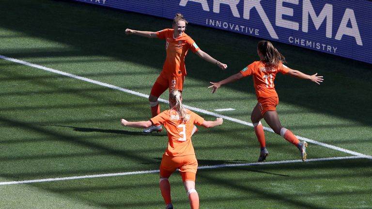 Vivianne Miedema put the Dutch in front with a header
