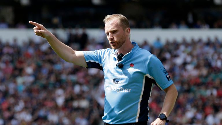 Referee Wayne Barnes sin-binned Henry Slade and Maro Itoje