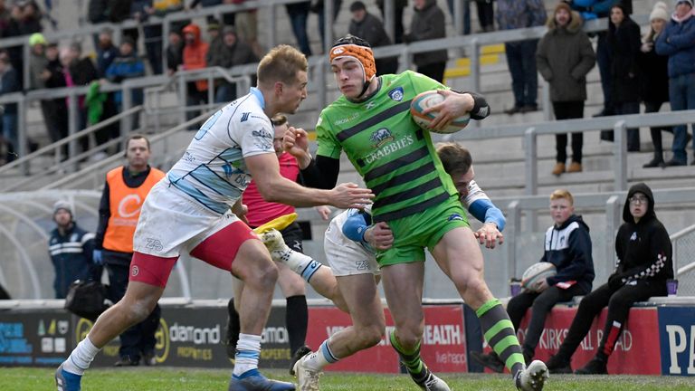 LEEDS, ENGLAND - FEBRUARY 03: Chris Elder of Yorkshire Carnegie is tackled by Lewis Robling of Bedford Blues during the Championship Cup match between Yorkshire Carnegie and Bedford Blues at Headingley Carnegie Stadium on February 03, 2019 in Leeds, England. (Photo by George Wood/Getty Images)