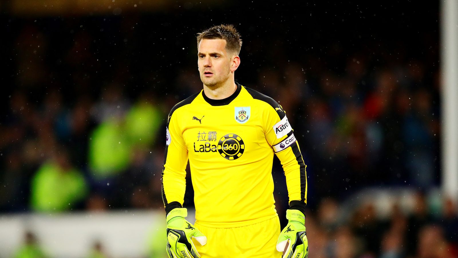 Tom Heaton Aston Villa agree deal to sign Burnley goalkeeper