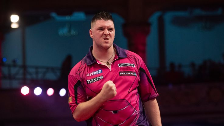 BETFRED WORLD MATCHPLAY 2019.WINTER GARDENS,.BLACKPOOL.PIC;LAWRENCE LUSTIG.QUARTER FINAL.PETER WRIGHT V DARYL GURNEY.DARYL GURNEY  IN ACTION