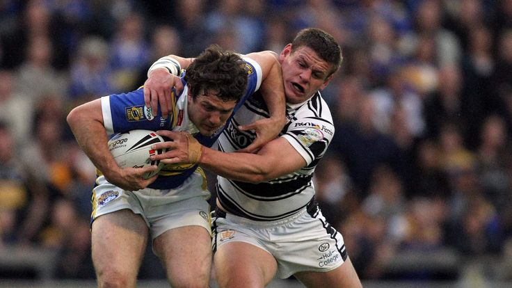 Pix: Ben Duffy/SWpix.com. Rugby League Super League, Leeds Rhinos v Hull.....06/06/2008...copyright picture>>simon wilkinson>>07811 267 706>>..Leed's Matt Diskin is caught by Hull's Lee Radford