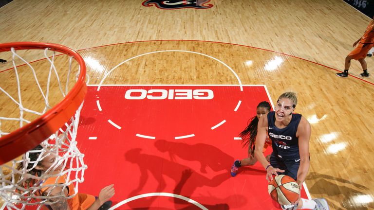 Elene Delle Donne attacks the basket against Phoenix