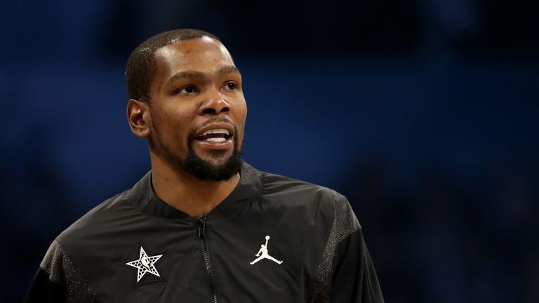 Kevin Durant warms up for the 2019 All-Star Game in Charlotte