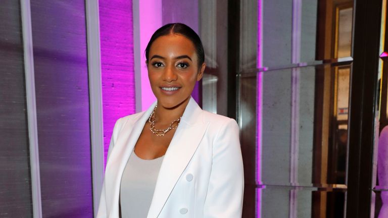 Amal Fashanu dice que aún es difícil para un futbolista salir 