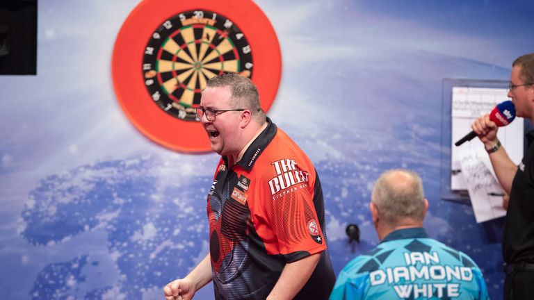 BETFRED WORLD MATCHPLAY 2019.WINTER GARDENS,.BLACKPOOL.PIC;LAWRENCE LUSTIG.ROUND 2.STEPHEN BUNTING V IAN WHITE.STEPHEN BUNTING IN ACTION