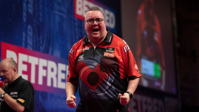 BETFRED WORLD MATCHPLAY 2019.WINTER GARDENS,.BLACKPOOL.PIC;LAWRENCE LUSTIG.ROUND I .GERWYN PRICE V STEPHEN BUNTING.STEVE BUNTING IN ACTION.