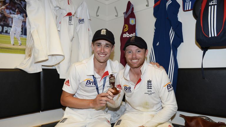Woakes celebrates England's Ashes win in 2013 with Warwickshire team-mate Ian Bell