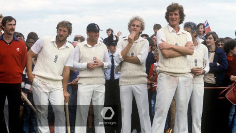 England players Bob Willis (R) and David Gower