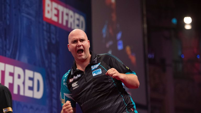 BETFRED WORLD MATCHPLAY 2019.WINTER GARDENS,.BLACKPOOL.PIC;LAWRENCE LUSTIG.ROUND 2.ROB CROSS V KRZYSZTOF RATAJSKI.ROB CROSS IN ACTION