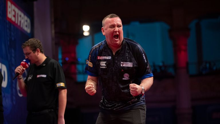 BETFRED WORLD MATCHPLAY 2019.WINTER GARDENS,.BLACKPOOL.PIC;LAWRENCE LUSTIG.ROUND I .ADRIAN LEWIS V GLEN DURRANT.GLEN DURRANT IN ACTION