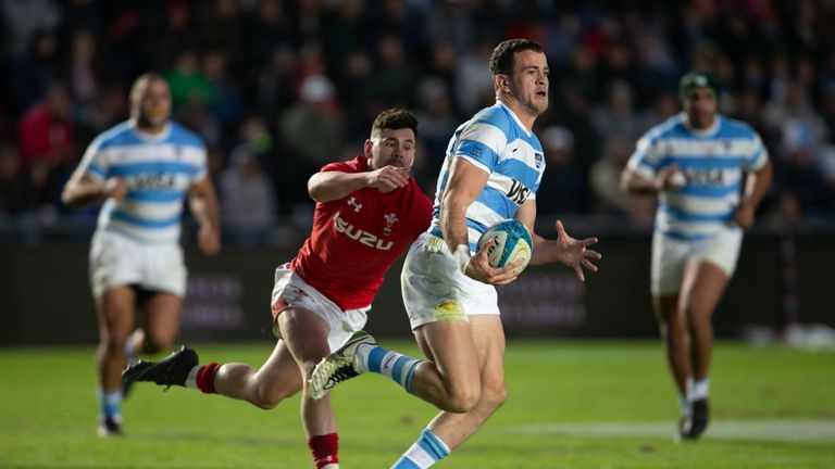 Emiliano Boffelli attacks for Argentina