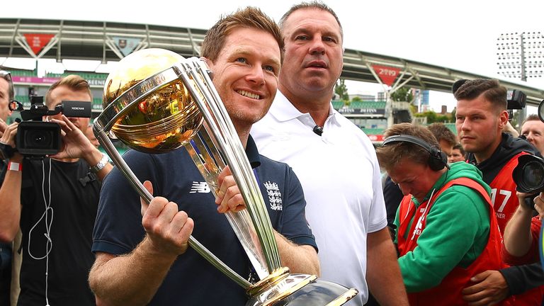 Eoin Morgan with the World Cup trophy