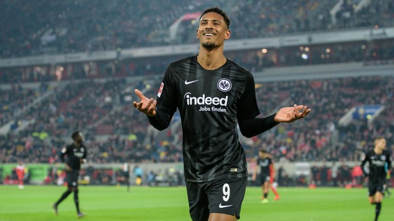 DUESSELDORF, GERMANY - MARCH 11: Sebastian Haller (#9) celebrating Frankfurts 0-3 lead during the Bundesliga match between Fortuna Duesseldorf and Eintracht Frankfurt at Merkur Spiel-Arena on March 11, 2019 in Duesseldorf, Germany. (Photo by J..rg Sch..ler/Getty Images)