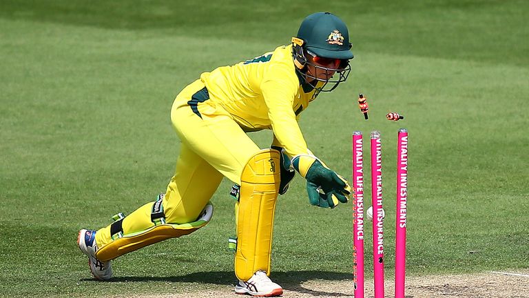 Alyssa Healy of Australia takes the bails off to dismiss Georgia Elwiss of England during the 2nd Vitality Women&#39;s IT20 at The 1st Central County Ground on July 28, 2019 in Hove, England. 