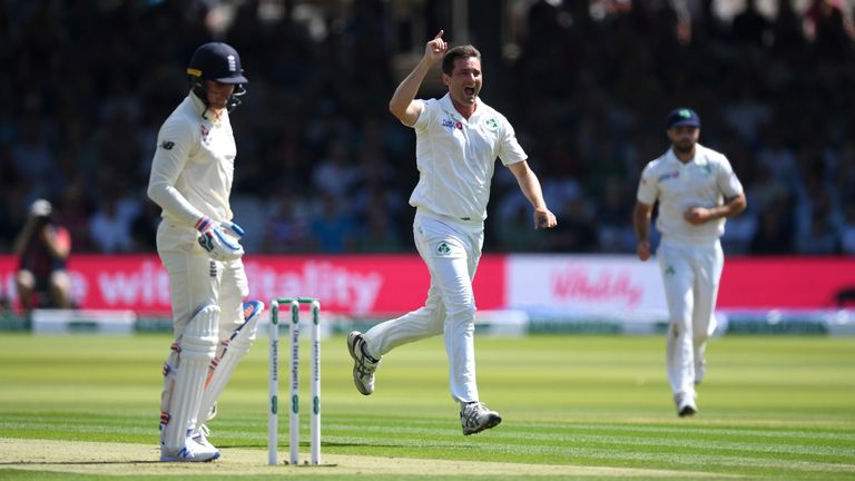 Tim Murtagh protagonizó cuando Irlanda venció a Inglaterra por 85 en el primer día de la Prueba del Señor