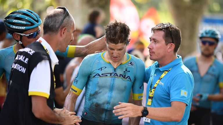 Jakob Fuglsang crashes out of the tour on stage 16