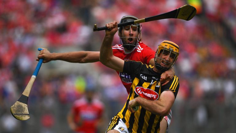 Colin Fennelly of Kilkenny in action against Mark Ellis of Cork