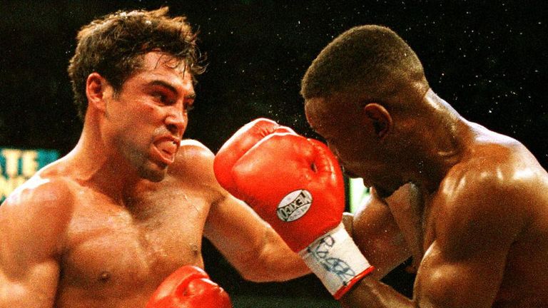 Pernell Whitaker in action with Oscar De La Hoya