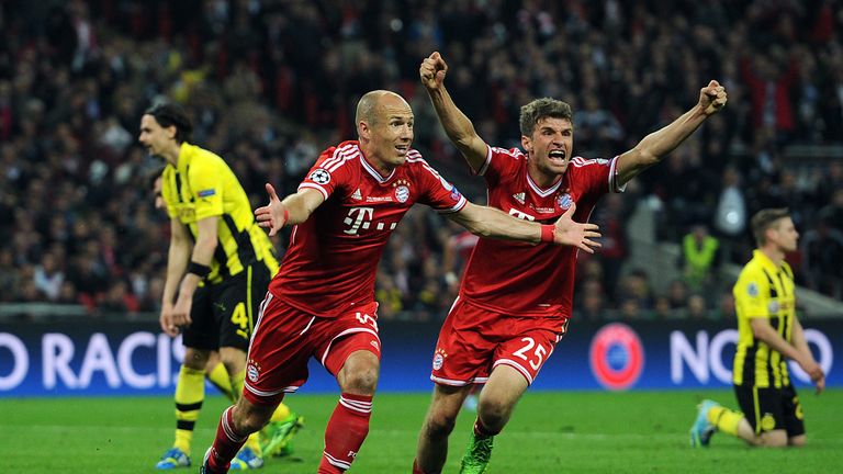 LONDON, ENGLAND - MAY 25: Arjen Robben of FC Bayern Muenchen celebrates scoring his side's second goal with team-mate Thomas Muller during the UEFA Champions League final match between Borussia Dortmund and FC Bayern Muenchen at Wembley Stadium on May 25, 2013 in London, United Kingdom. (Photo by Chris Brunskill Ltd/Getty Images) *** Local caption *** Arjen Robben; Thomas Muller