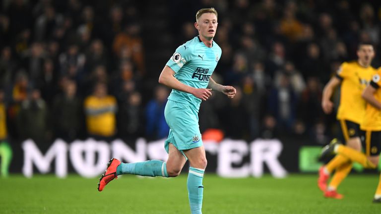 Sean Longstaff in action for Newcastle against Wolves