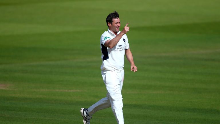 Tim Murtagh's five-wicket haul bowled Middlesex to a simple victory