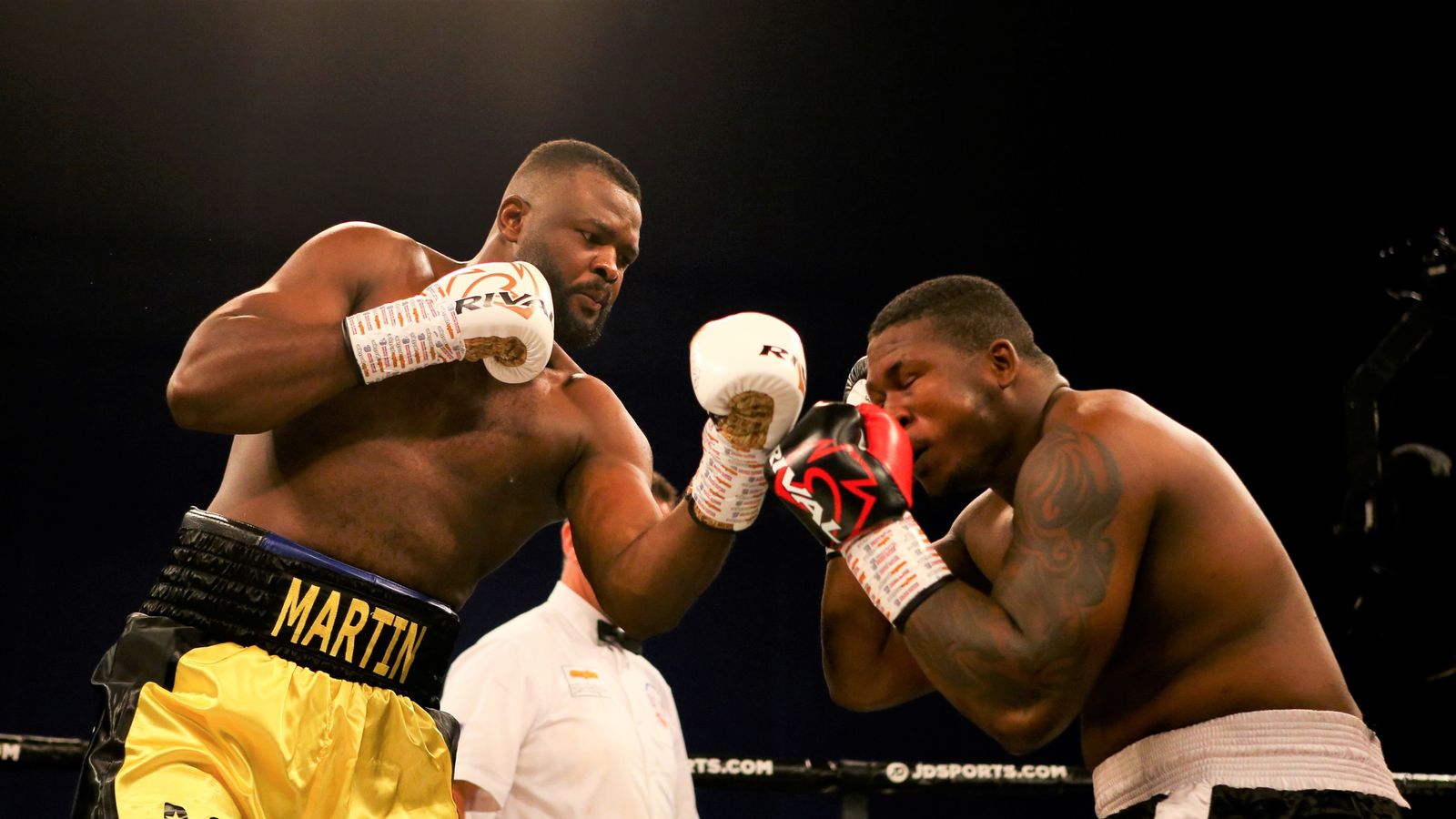 Martin Bakole blasts out Ytalo Perea in the first round on JD NXTGEN ...