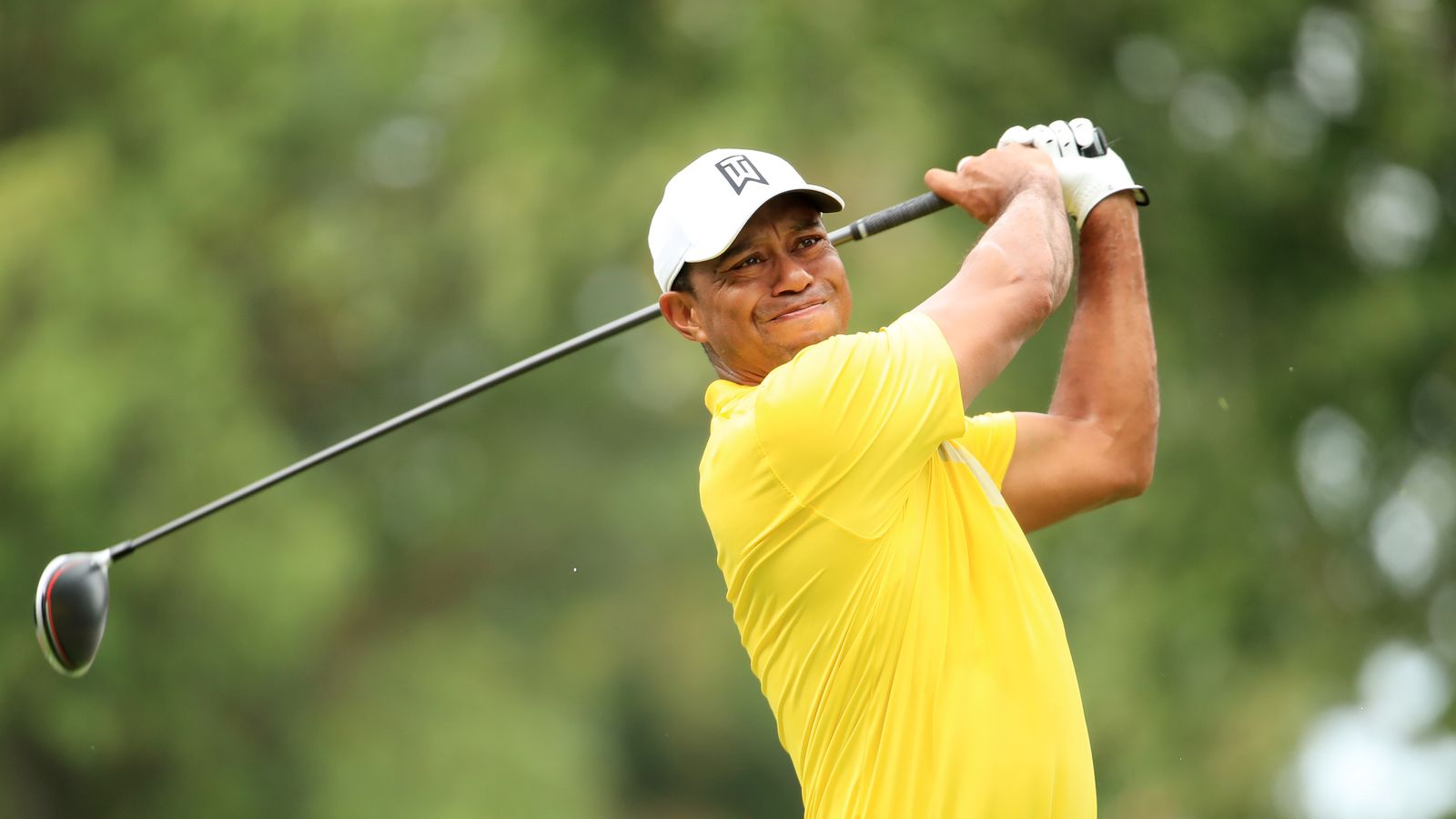 tiger woods yellow golf shirt