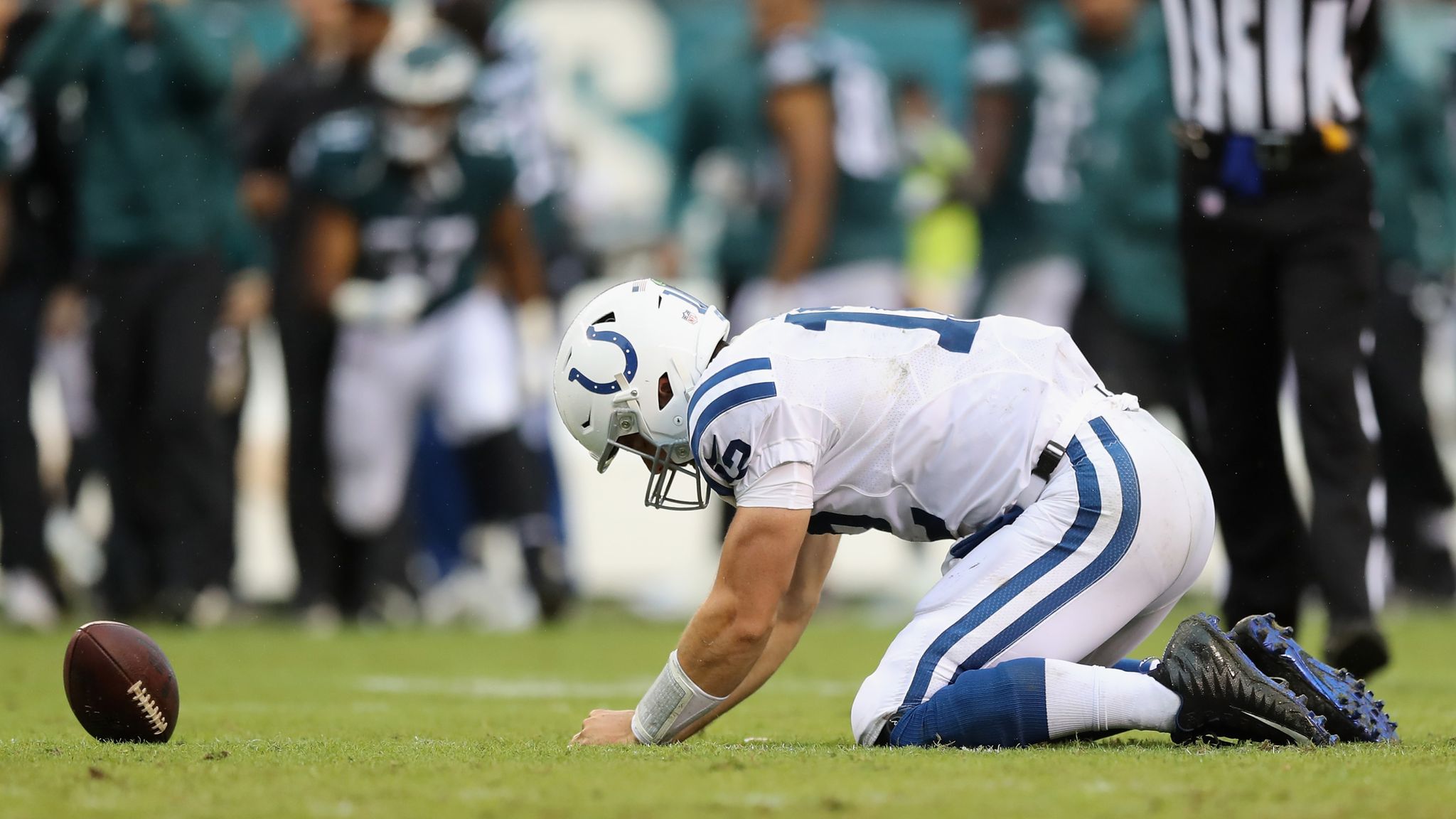 Peyton Manning Catches Up With Andrew Luck Before Sunday's Colts Win